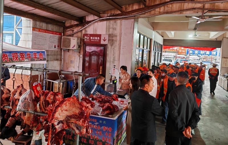緻敬環衛工(gōng)，免費(fèi)發牛肉