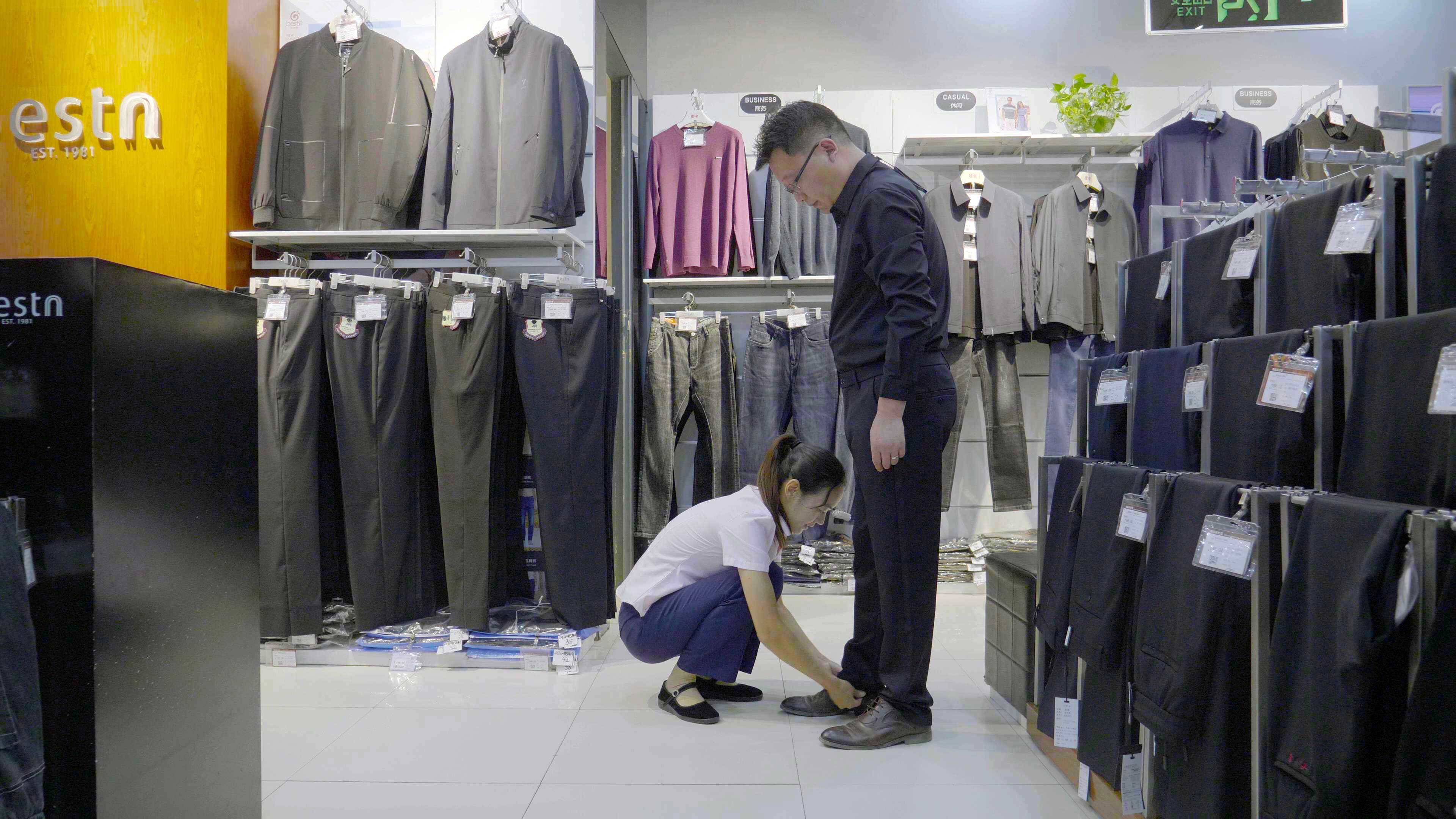 服務就(jiù)是(shì)發自(zì)內(nèi)心幫助他(tā)人(rén)
