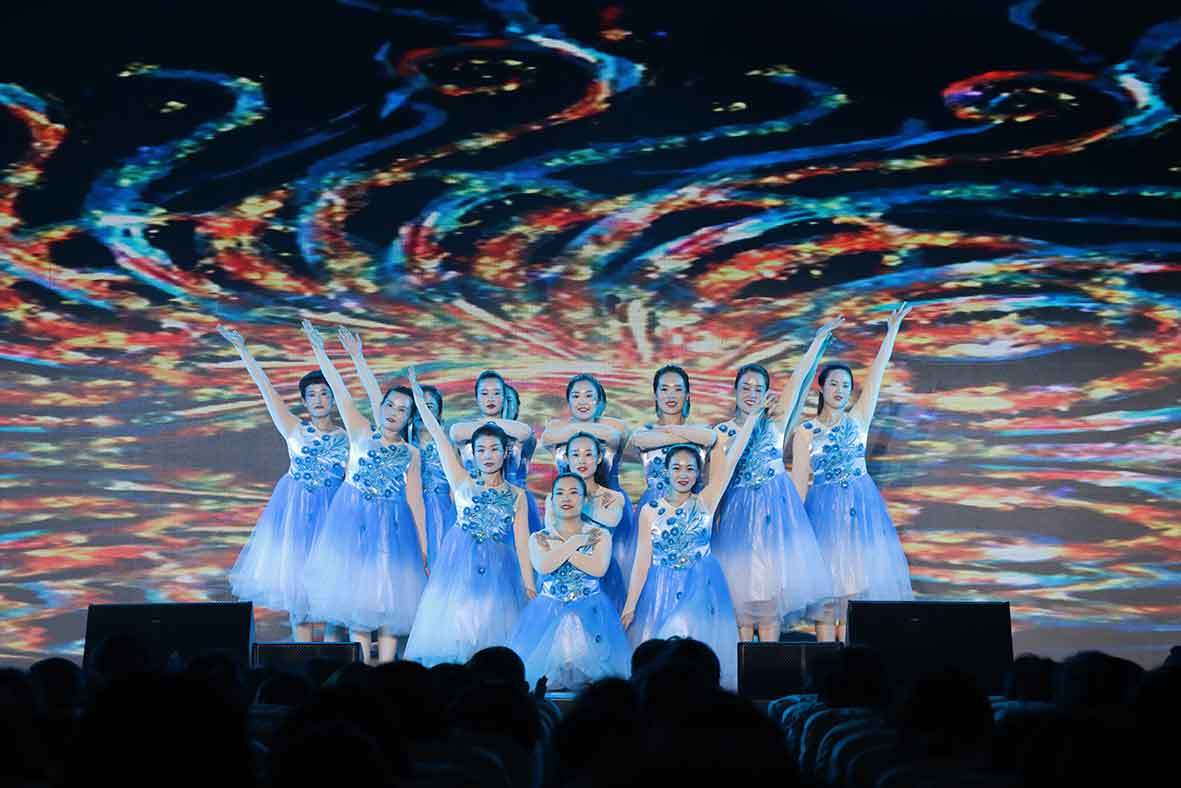 “同舟共濟謀發展，中和(hé)共赢創未來(lái)”——建業(yè)百貨二十周年(nián)慶典